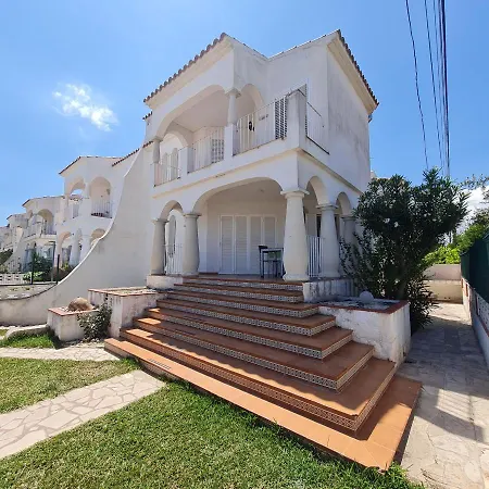 Lia Villa *