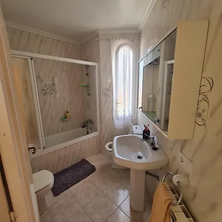 Lia Villa